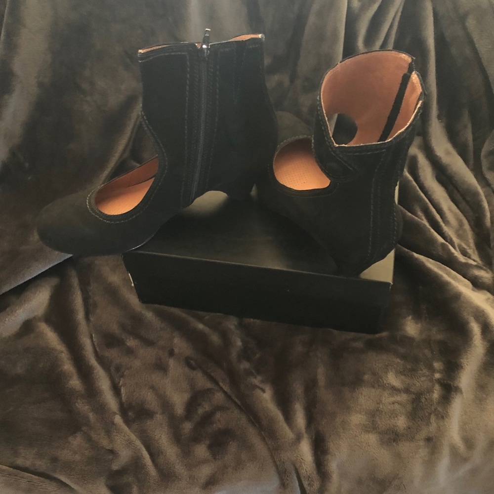 Corso Como Women’s Black Suede shoe boots. - Picture 3 of 13